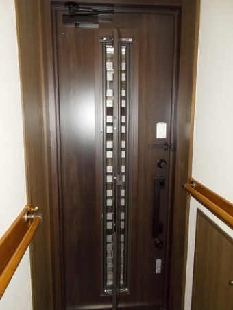 LIXILリシェントとリジェーロαでドアのお取替え